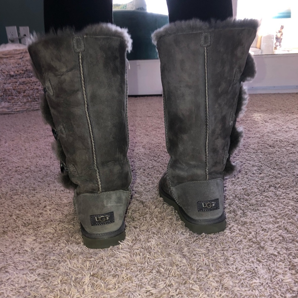 women’s gray Uggs Bailey Triple Buttons size 8.